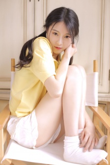 《年轻的女教师》在线