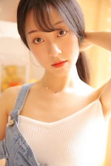 成人午夜视频
