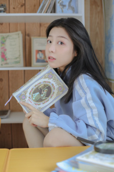 唐三和朱竹清拔萝卜